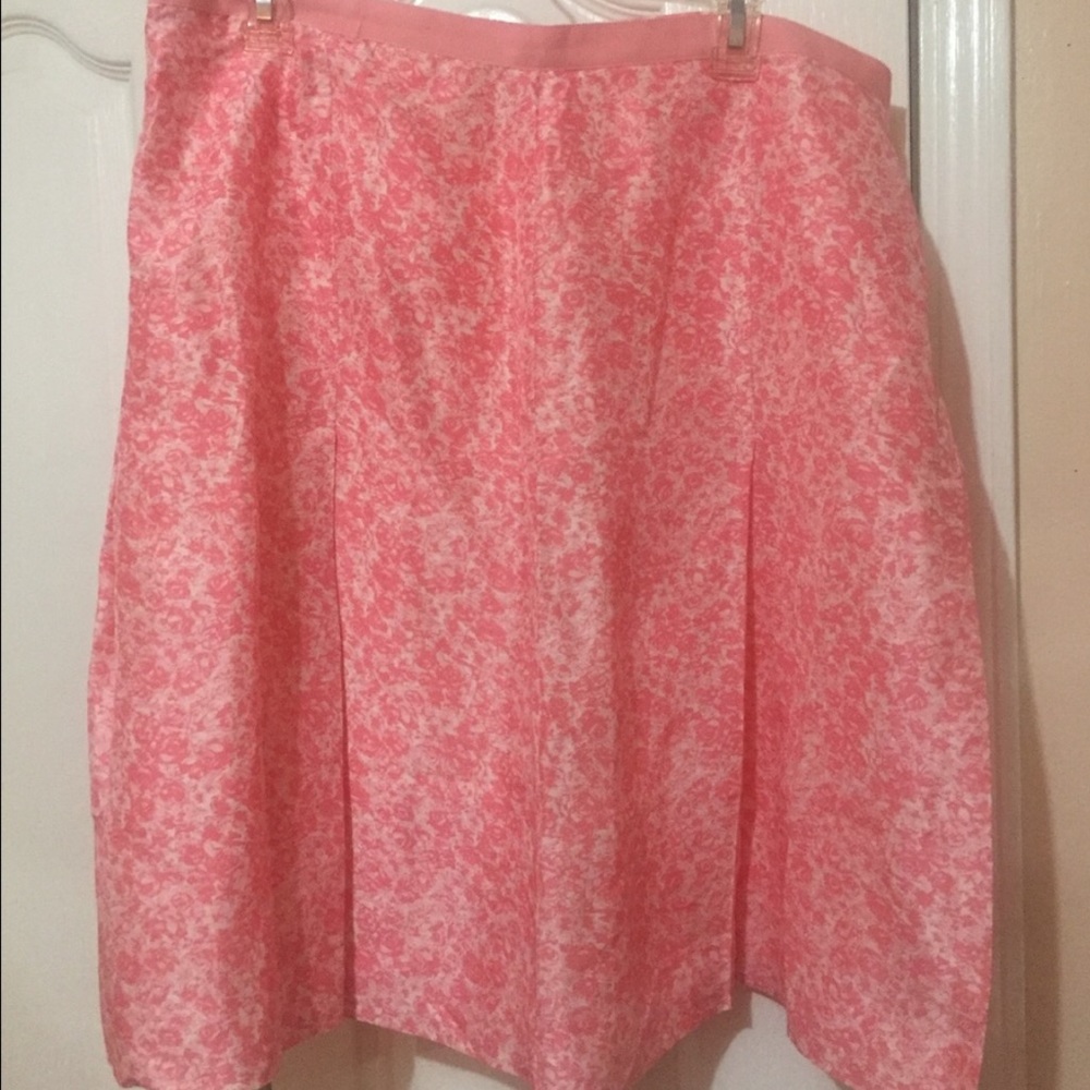 100% silk Banana Republic skirt NWOT